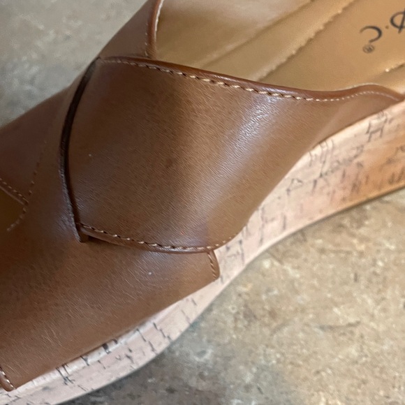 BOC Size 7  Brown Wedge Sandals - Picture 9 of 10